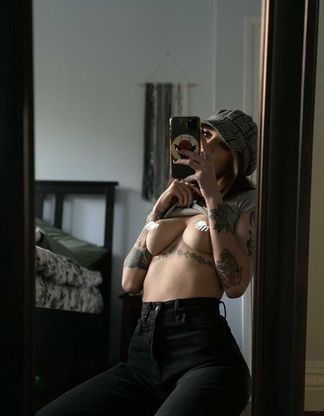 Nacktes geleaktes OnlyFans-Foto von Hellxrel