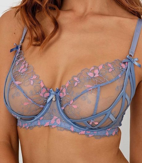 Nacktes geleaktes OnlyFans-Foto von Emily Deytaysage