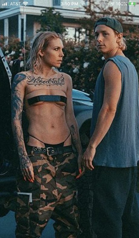 Nacktes geleaktes OnlyFans-Foto von Skylar Grey