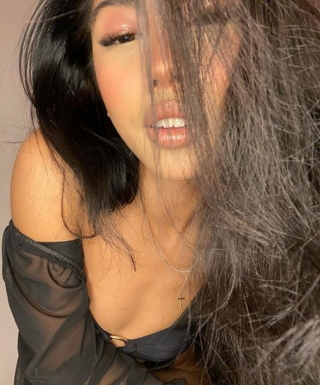 Nacktes geleaktes OnlyFans-Foto von Alyanna Joelle