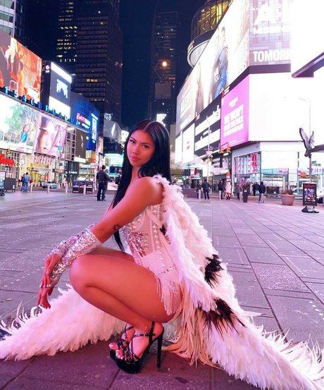 Nacktes geleaktes OnlyFans-Foto von Alyanna Joelle