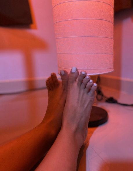 Nacktes geleaktes OnlyFans-Foto von Eurasianfeet