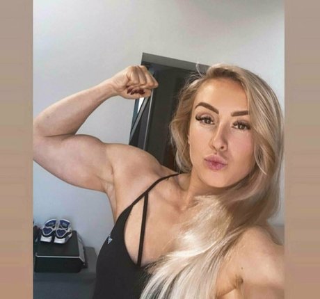 Nacktes geleaktes OnlyFans-Foto von Thefitnessbarbiie