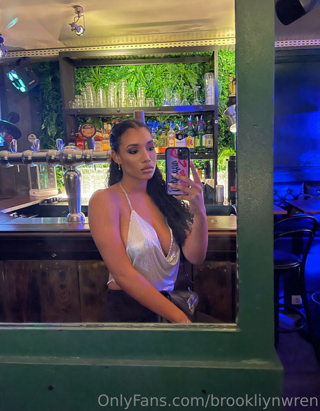 Nacktes geleaktes OnlyFans-Foto von Brookliynwren