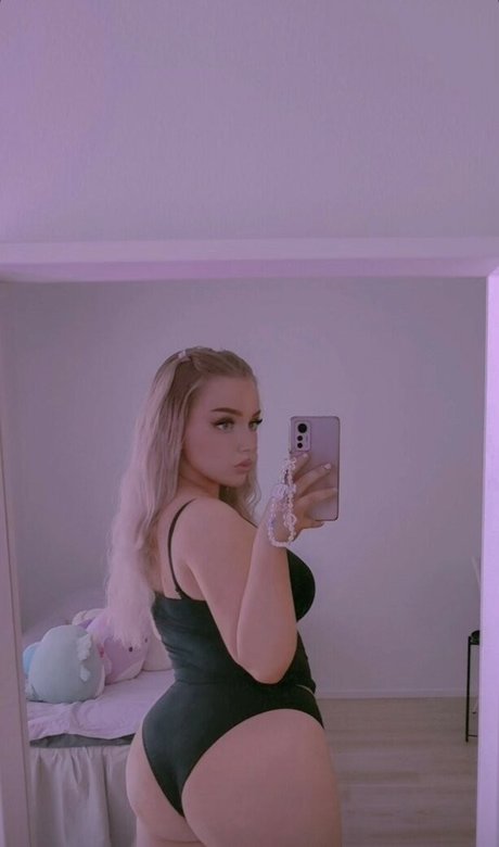 Nacktes geleaktes OnlyFans-Foto von Suvikh