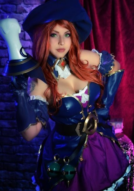 Shermie Cosplay