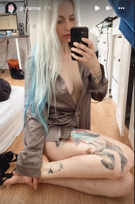 Nacktes geleaktes OnlyFans-Foto von Giulia Henne