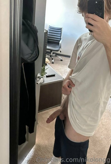 Nacktes geleaktes OnlyFans-Foto von Nikolongg