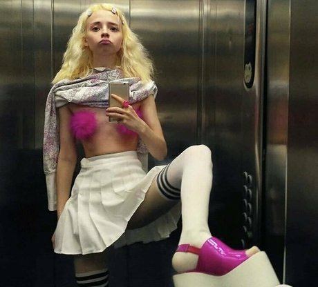 Nacktes geleaktes OnlyFans-Foto von Barbiefree