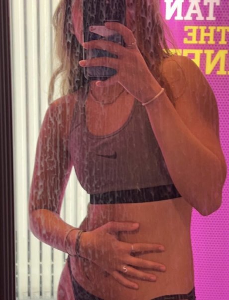 Nacktes geleaktes OnlyFans-Foto von Lauren Rossi
