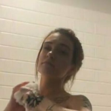 Nacktes geleaktes OnlyFans-Foto von Flowermellon