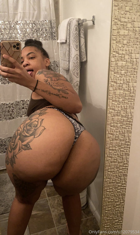 Nacktes geleaktes OnlyFans-Foto von Kiababii03