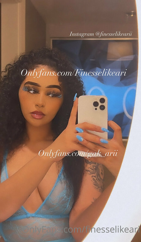 Nacktes geleaktes OnlyFans-Foto von Finesselikeari