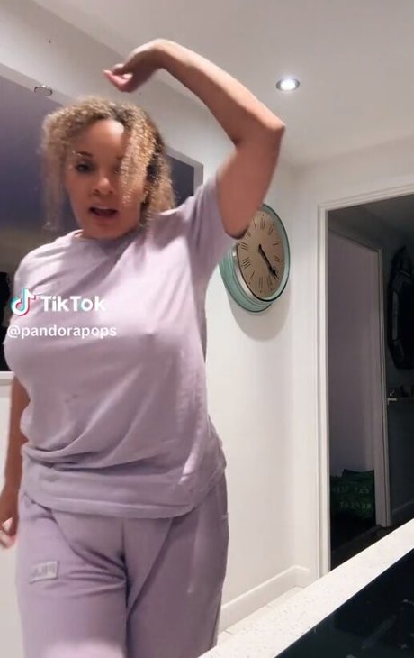 Nacktes geleaktes OnlyFans-Foto von Pandora Christie