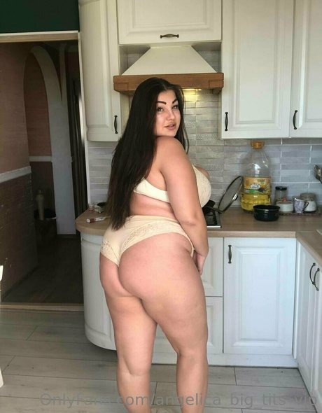 Nacktes geleaktes OnlyFans-Foto von Angelicabigtitsvip