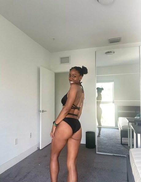 Nacktes geleaktes OnlyFans-Foto von Thisorthatwithsunny