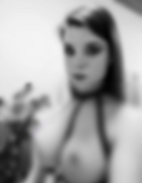 Nacktes geleaktes OnlyFans-Foto von Themsvioletrose