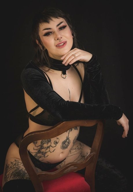 Nacktes geleaktes OnlyFans-Foto von Synthiavalentine