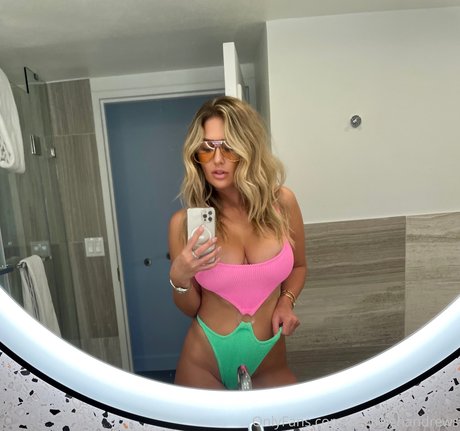 Nacktes geleaktes OnlyFans-Foto von Amy Leigh Andrews