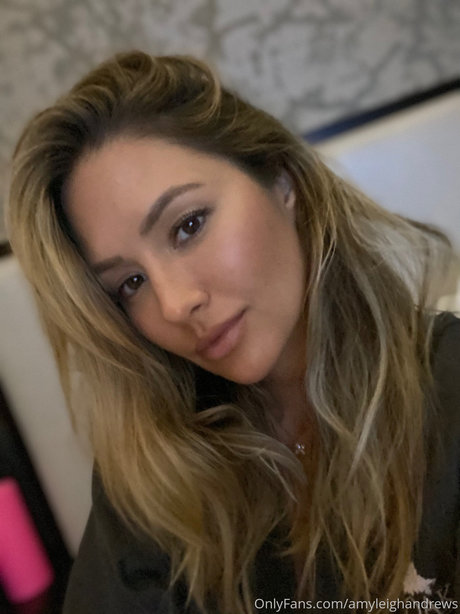 Nacktes geleaktes OnlyFans-Foto von Amy Leigh Andrews