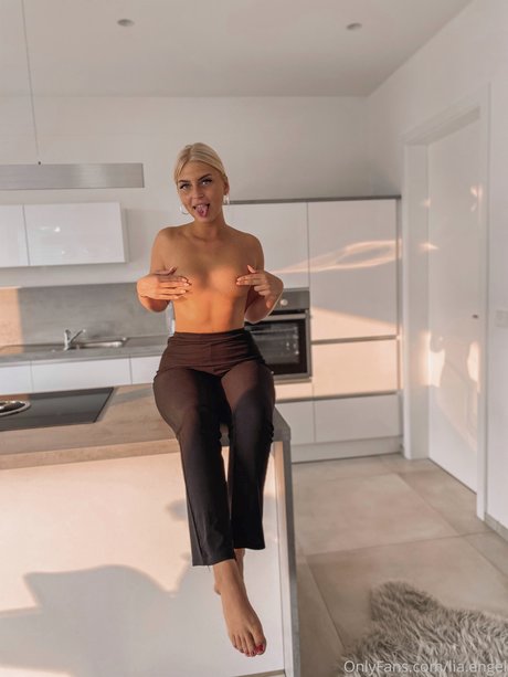Nacktes geleaktes OnlyFans-Foto von Lia Engel