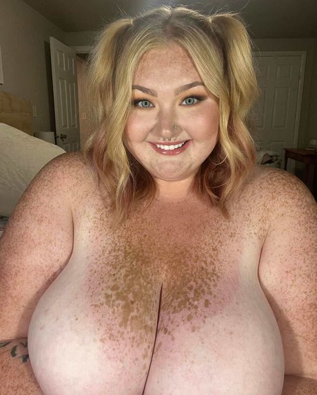 Nacktes geleaktes OnlyFans-Foto von Kait Freckles
