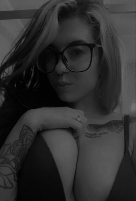 Nacktes geleaktes OnlyFans-Foto von Egirl Slut