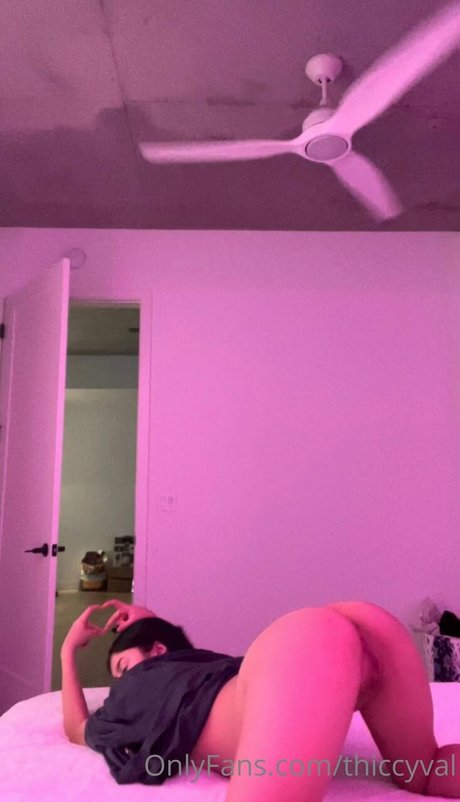 Nacktes geleaktes OnlyFans-Foto von Thiccyval