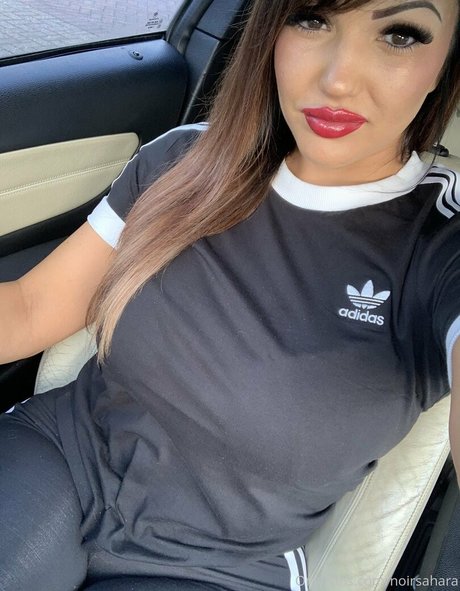 Nacktes geleaktes OnlyFans-Foto von Noirsahara