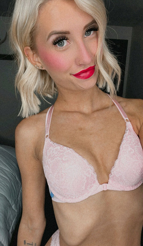 Nacktes geleaktes OnlyFans-Foto von Aria Adams