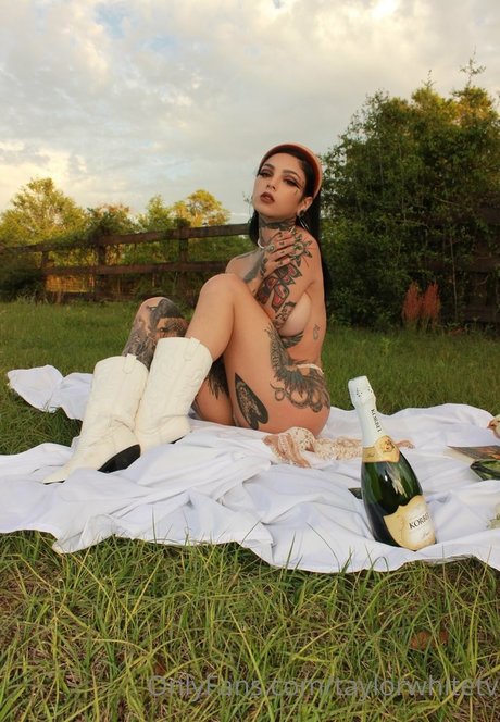 Nacktes geleaktes OnlyFans-Foto von Taylor White