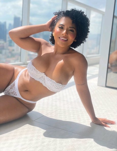 Nacktes geleaktes OnlyFans-Foto von Raychellemcm