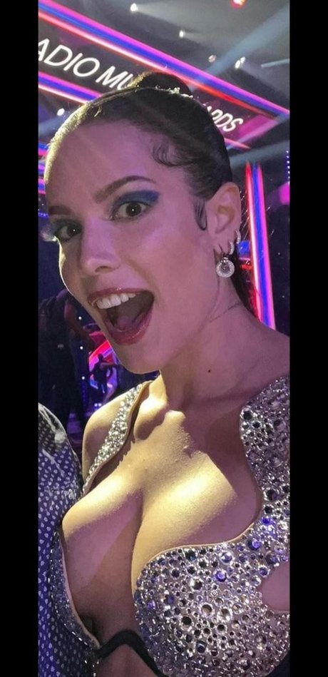 Nacktes geleaktes OnlyFans-Foto von Halsey