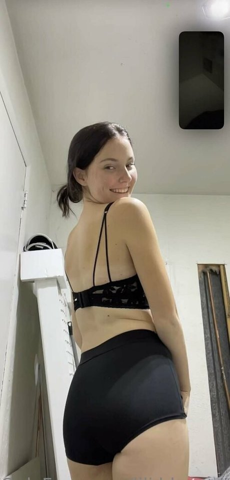 Nacktes geleaktes OnlyFans-Foto von Liliblossom