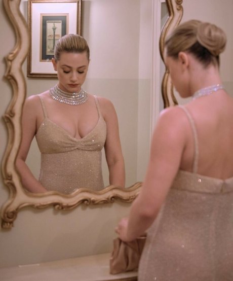 Nacktes geleaktes OnlyFans-Foto von Lili Reinhart