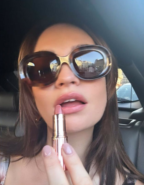 Nacktes geleaktes OnlyFans-Foto von Lily James