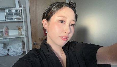 Nacktes geleaktes OnlyFans-Foto von Starsmitten