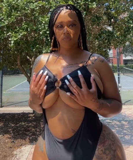 Nacktes geleaktes OnlyFans-Foto von Nunu Nellz