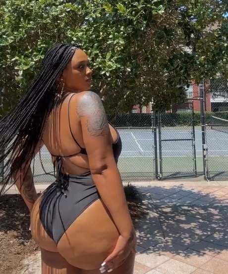 Nacktes geleaktes OnlyFans-Foto von Nunu Nellz