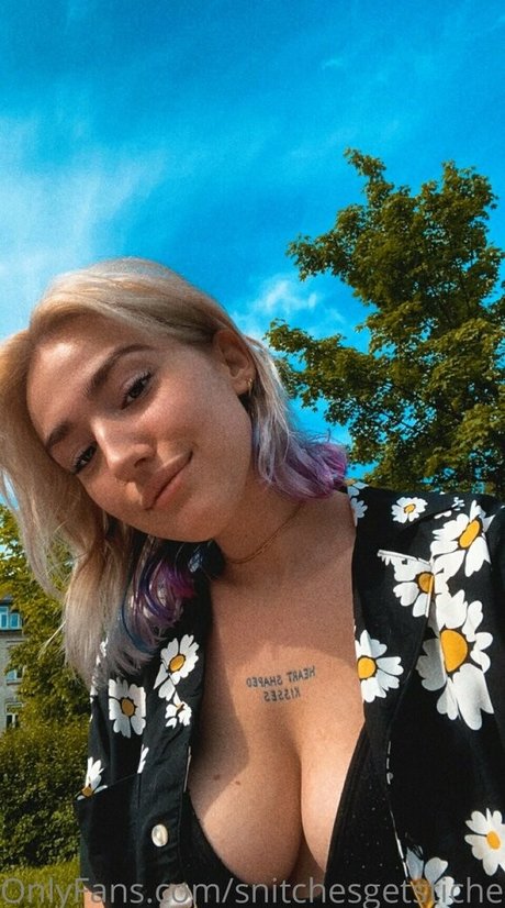 Nacktes geleaktes OnlyFans-Foto von Snitchesgetstiches