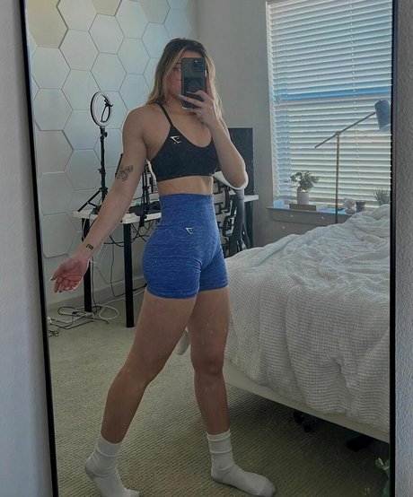 Nacktes geleaktes OnlyFans-Foto von Leoniemontybtw