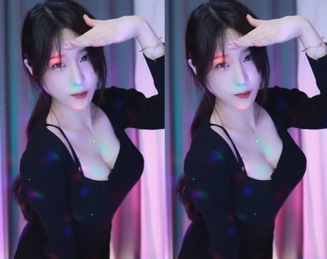 Nacktes geleaktes OnlyFans-Foto von Woohankyung
