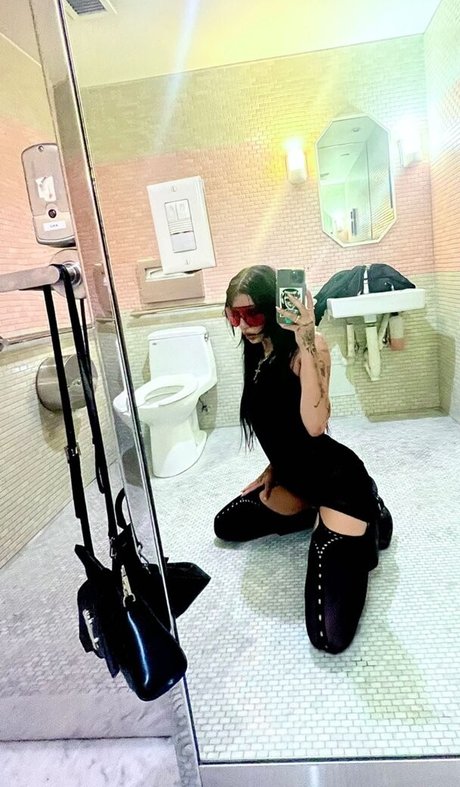 Nacktes geleaktes OnlyFans-Foto von Deathbyromy