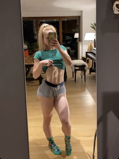 Nacktes geleaktes OnlyFans-Foto von Aline Dessine