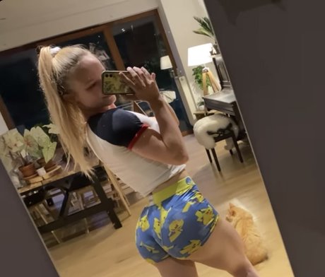 Nacktes geleaktes OnlyFans-Foto von Aline Dessine