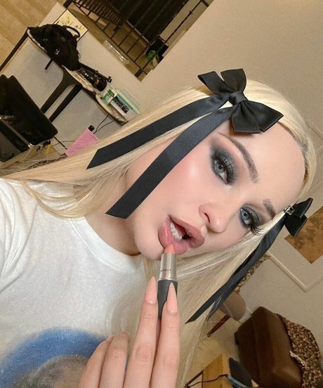 Nacktes geleaktes OnlyFans-Foto von Kim Petras