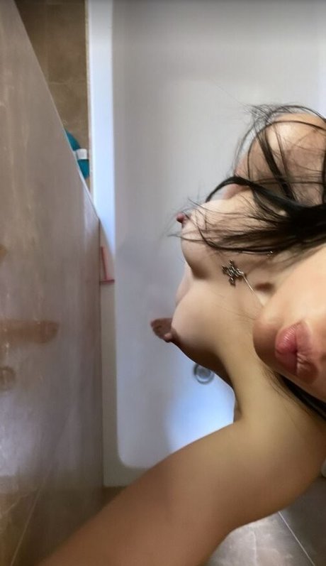 Nacktes geleaktes OnlyFans-Foto von Lilaxgsm