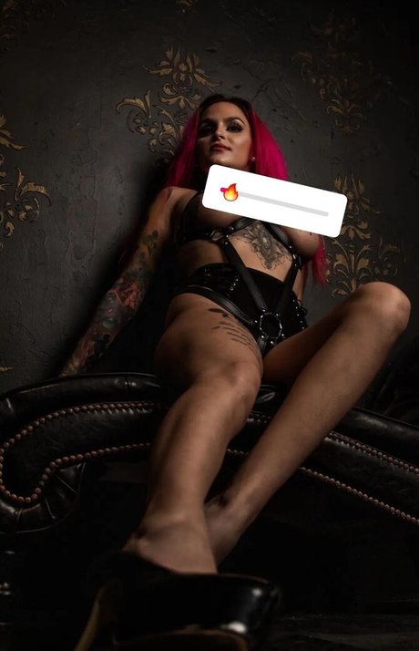 Nacktes geleaktes OnlyFans-Foto von Dzsenifer Vajai