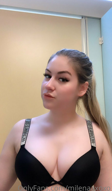 Nacktes geleaktes OnlyFans-Foto von Milenaaxoxo
