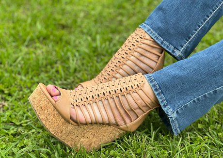Wifeyassandfeet